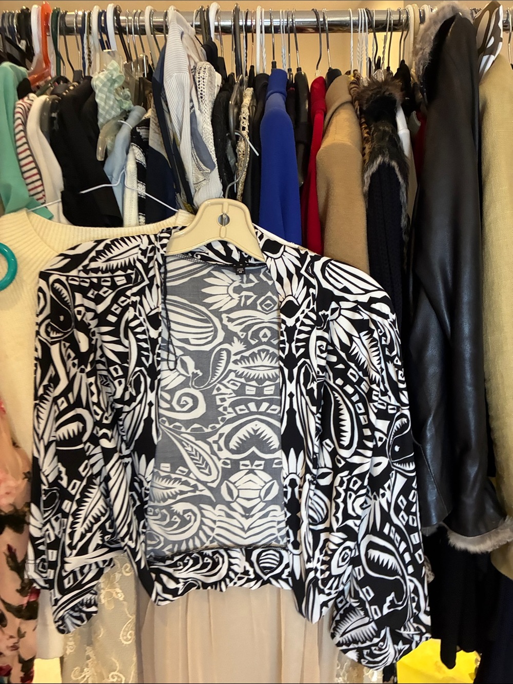 Tiana B. Black and White Patterned Open Front Jacket⭐️